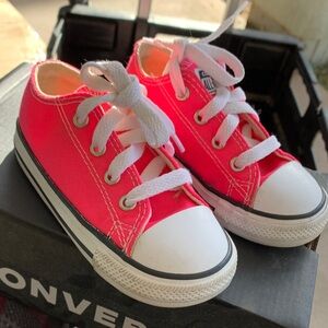 Converse toddles girls sneakers sz 7us euc